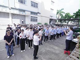 日均被骗100万?。苛榭迫薄胺凑┡嘌怠?，民警怒揭诈骗内幕！