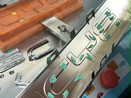 比亚迪车标焊接