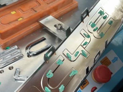 灵科超声波-比亚迪车标焊接