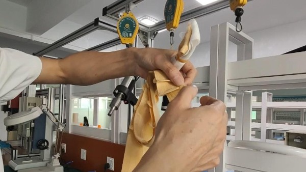 灵科超声波-<i style='color:red'>布料切割</i>焊接