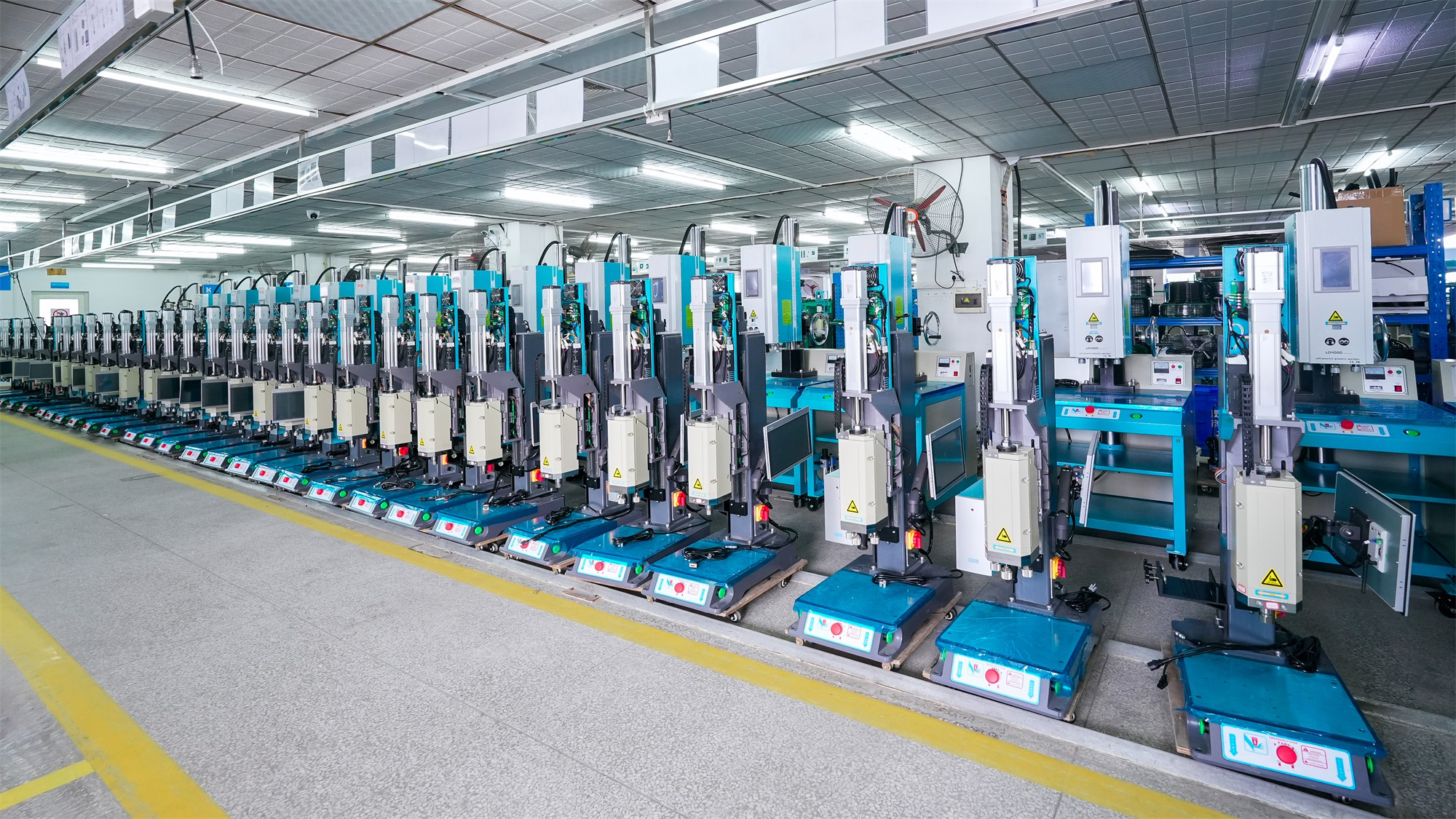 智能镜子的“隐形”艺术：超声波焊接如何塑造完美边框