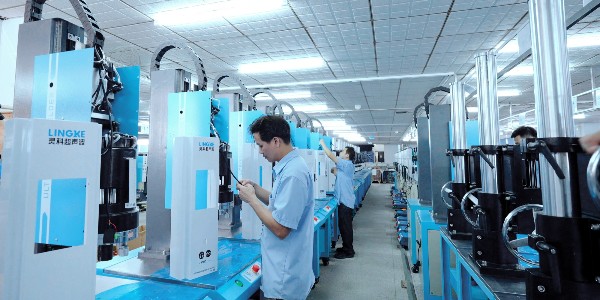 灵科超声波组装流水线