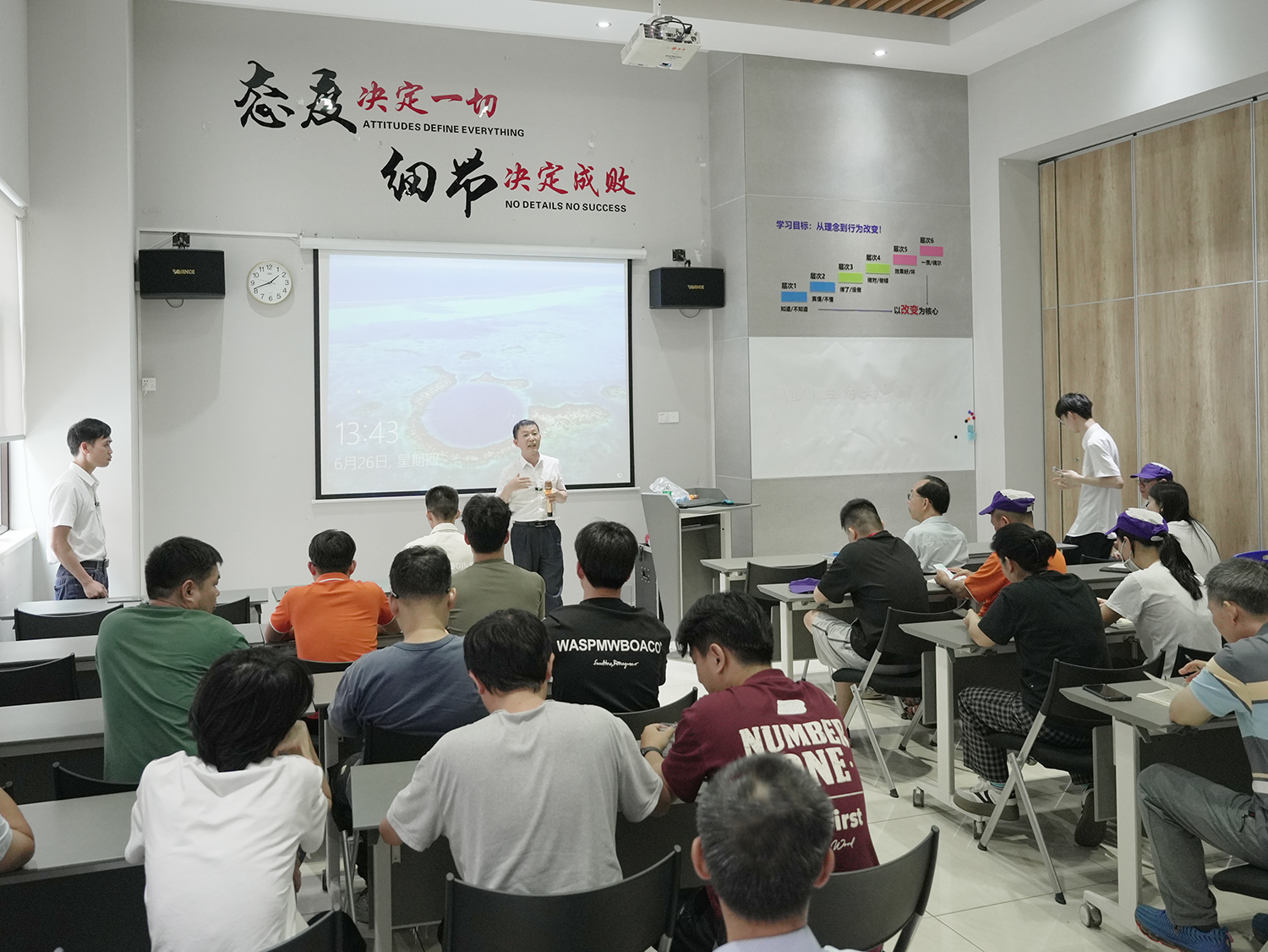 理论+<i style='color:red'>实操</i>丨灵科工程师手把手教华耀轻松使用伺服超声波焊接机！