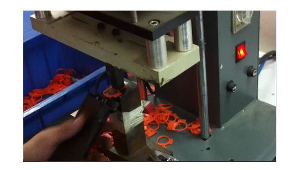 灵科超声波-<i style='color:red'>墨盒热封装</i>