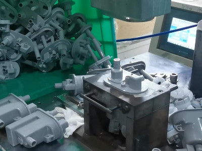 灵科超声波-<i style='color:red'>摩托车油瓶焊接</i>