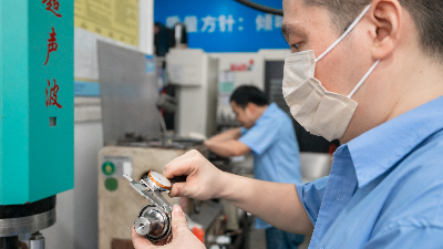 如何解决必能信BRANSON超声波焊接机控制面板无显示问题？