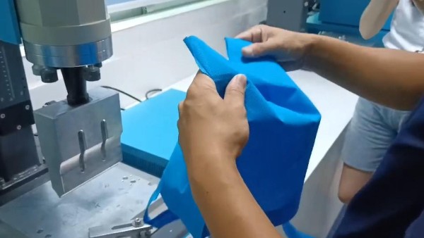 灵科超声波-<i style='color:red'>蓝色布袋焊接</i>