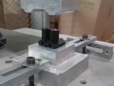 灵科超声波-电器插头焊接